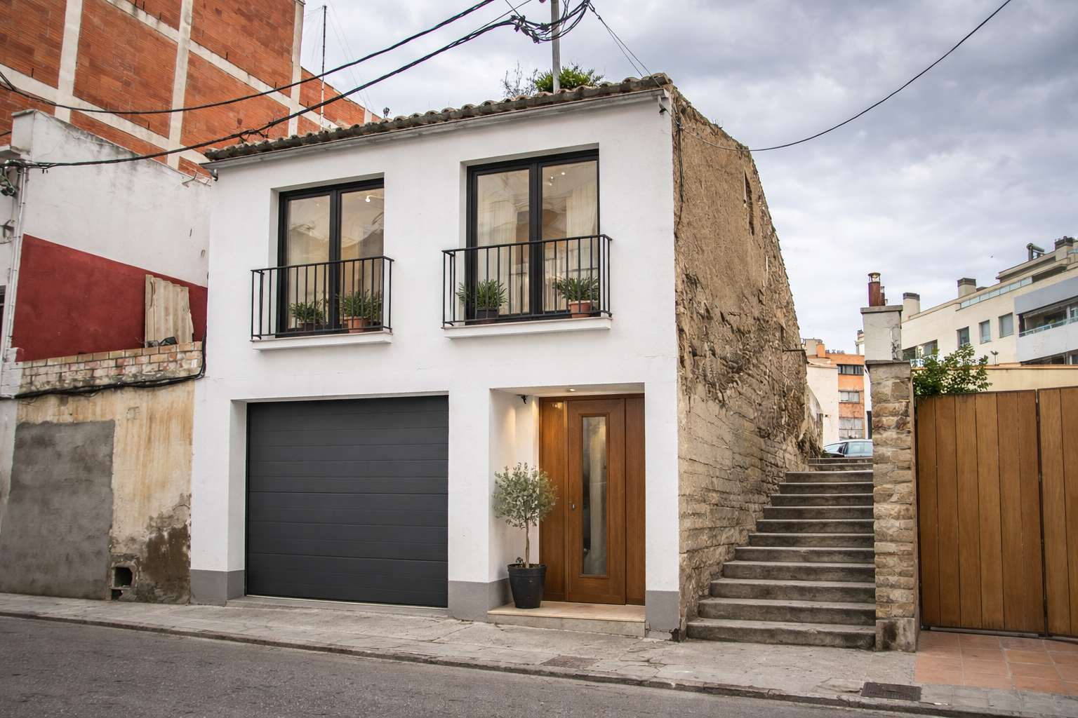 Construccion-de-casa-moderna-de-dos-plantas